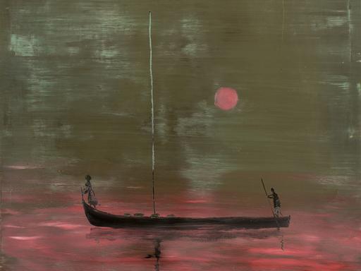  "Purple Haze" von Norbert Schwontkowski. Ein dunkles Gemälde mit einem roten Fluß auf dem ein schwarzes Boot mit zwei Passagieren zu sehen ist.