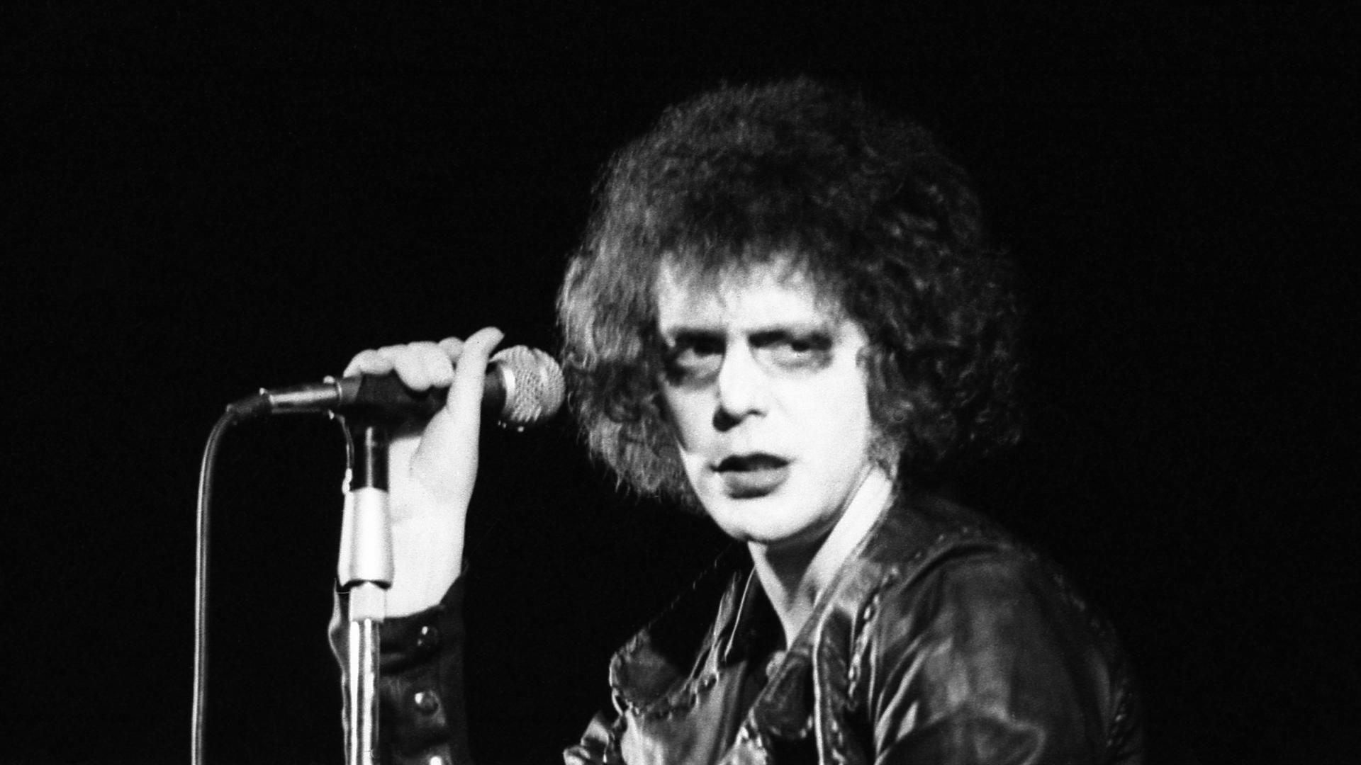 Lou Reed (1942-2013) im Konzert in Paris, 1973 Lou Reed (1942-2013) im Konzert in Paris, 1973