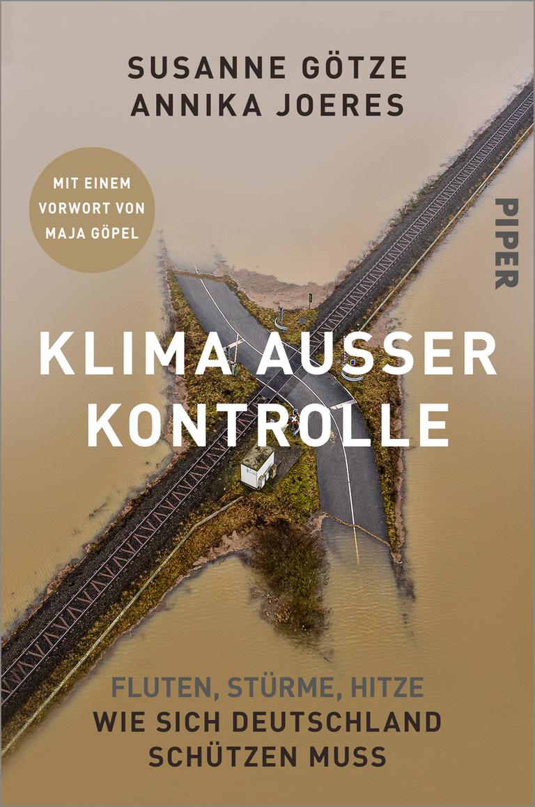 Auf dem Cover ist eine Illustration zu sehen, auf der sich eine Schienenstrecke und eine Straße kreuzen. Darüber die Namen der Autorinnen und der Buchtitel. Auf dem Cover ist eine Illustration zu sehen, auf der sich eine Schienenstrecke und eine Straße kreuzen. Darüber die Namen der Autorinnen und der Buchtitel.