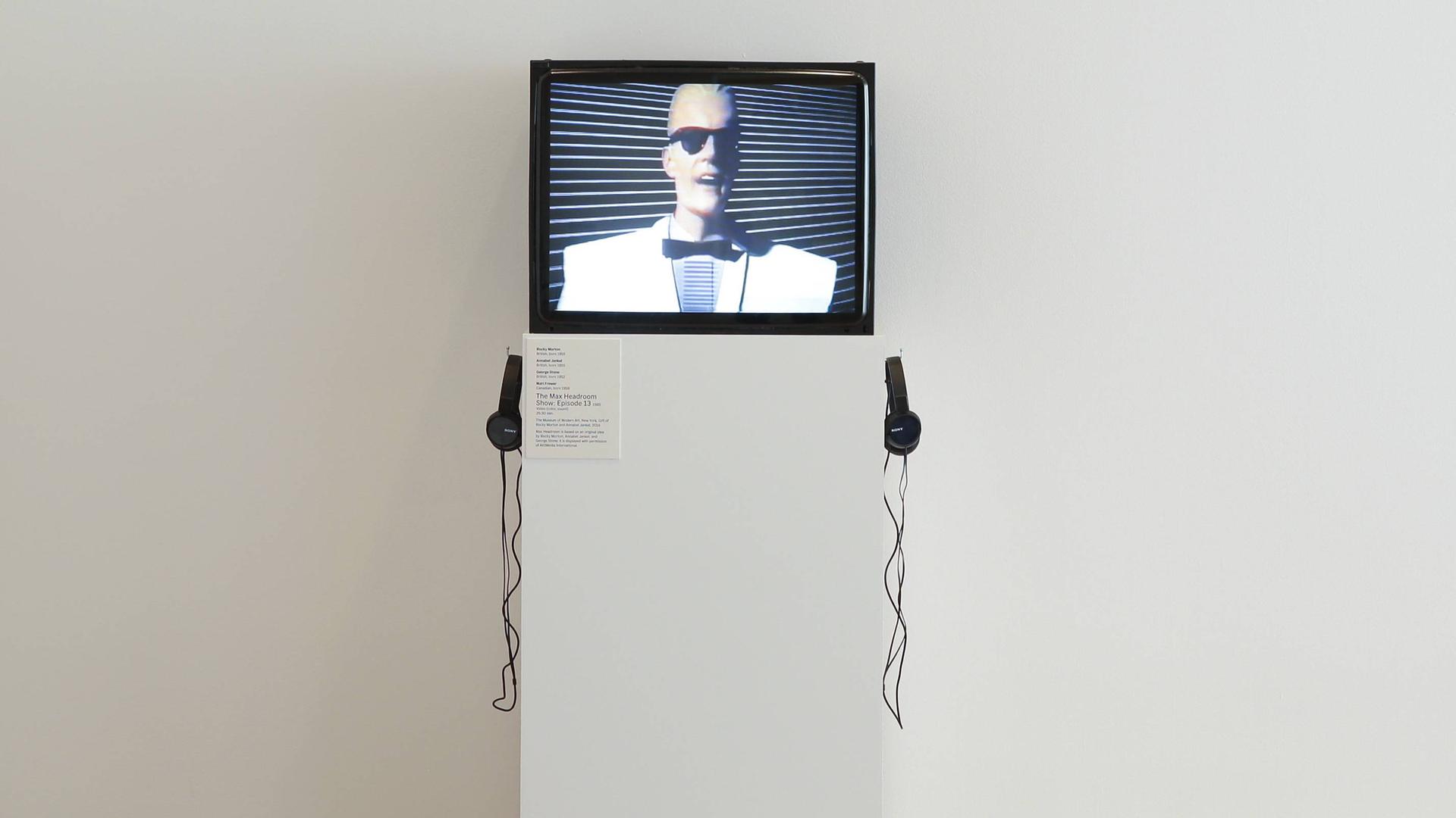 Die TV-Figur "Max Headroom" ist auf einem Bildschirm zu sehen.