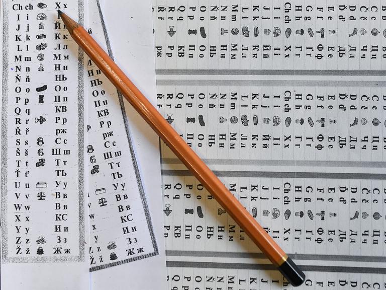 Das ukrainische Alphabet auf einer Liste dargestellt.
