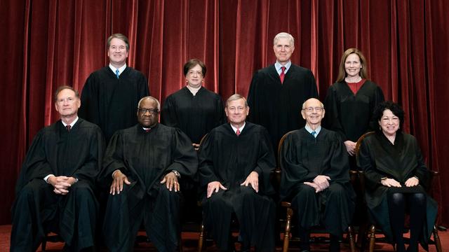 Ein Gruppenfoto des US Supreme Court aus dem April 2021