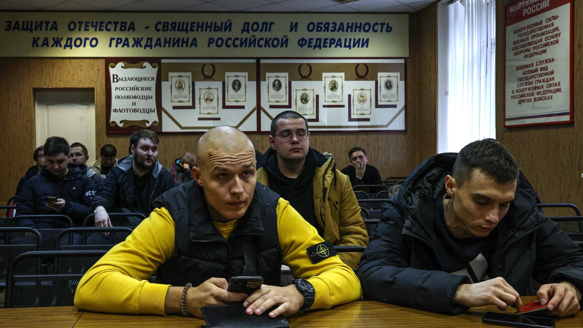 Reservisten, die zur Teilmobilmachung in West-Moskau einberufen wurden. 