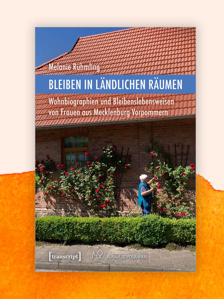Das Buchcover "Bleiben in ländlichen Räumen - Wohnbiographien und Bleibenslebensweisen von Frauen aus Mecklenburg-Vorpommern" von Melanie Rühmling ist vor einem grafischen Hintergrund zu sehen.