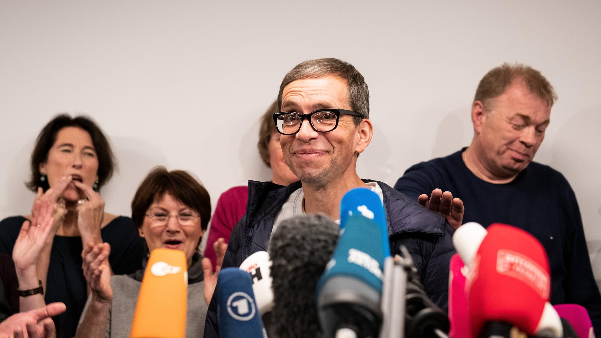 Jens Söring nach seiner Rückkehr nach Deutschland 2019 - auch umringt von Medienvertretern Jens Söring nach seiner Rückkehr nach Deutschland 2019 - auch umringt von Medienvertretern