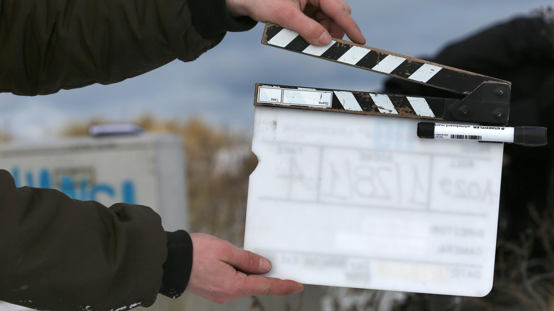 Eine Regieklappe um Takes beim Filmdreh zu markieren.