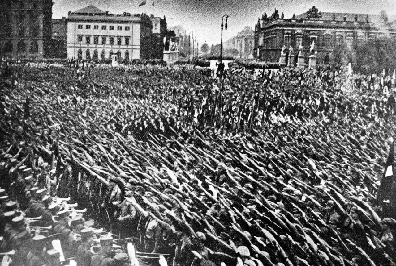 Großdemonstration der Hitlerjugend in Berlin, 1. Mai 1933 Großdemonstration der Hitlerjugend in Berlin, 1. Mai 1933