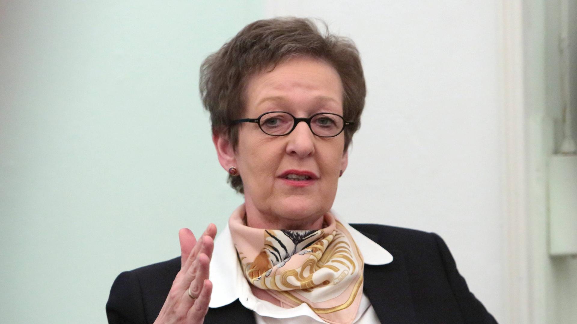 Stefanie Babst ist die ehemalige stellvertretende beigeordnete NATO-Generalsekretärin