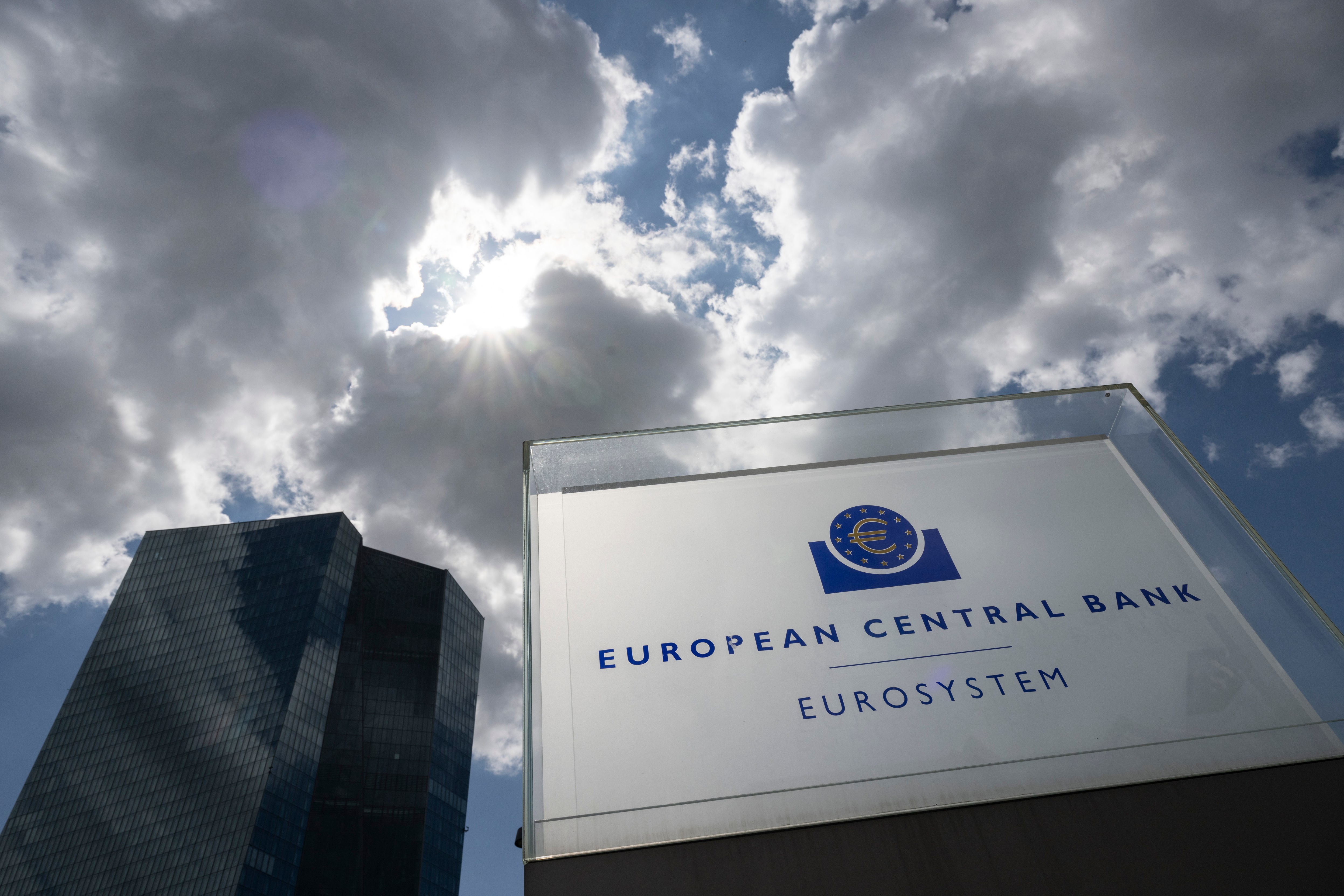 Inflationsbekämpfung - Europäische Zentralbank hebt Leitzinsen auf 3,0 Prozent an