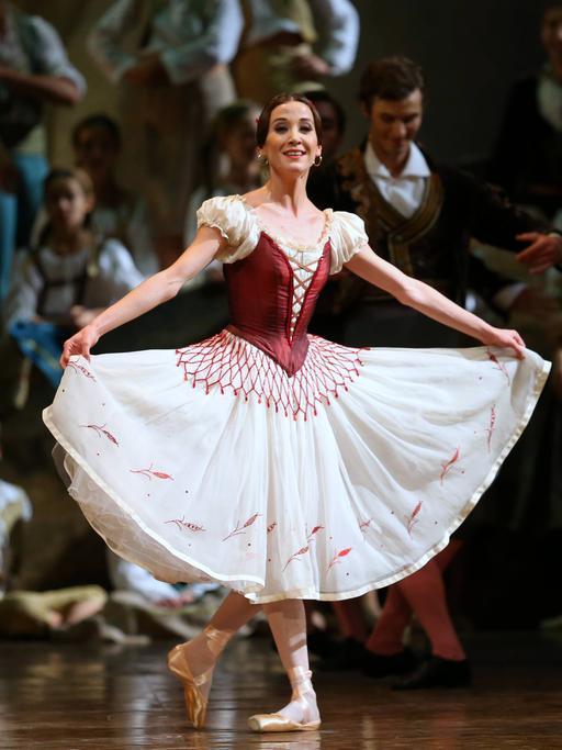 Szene aus dem Ballett "Paquita" mit der Tänzerin Ludmila Pallero am Bolschoi Theater 2013. 
