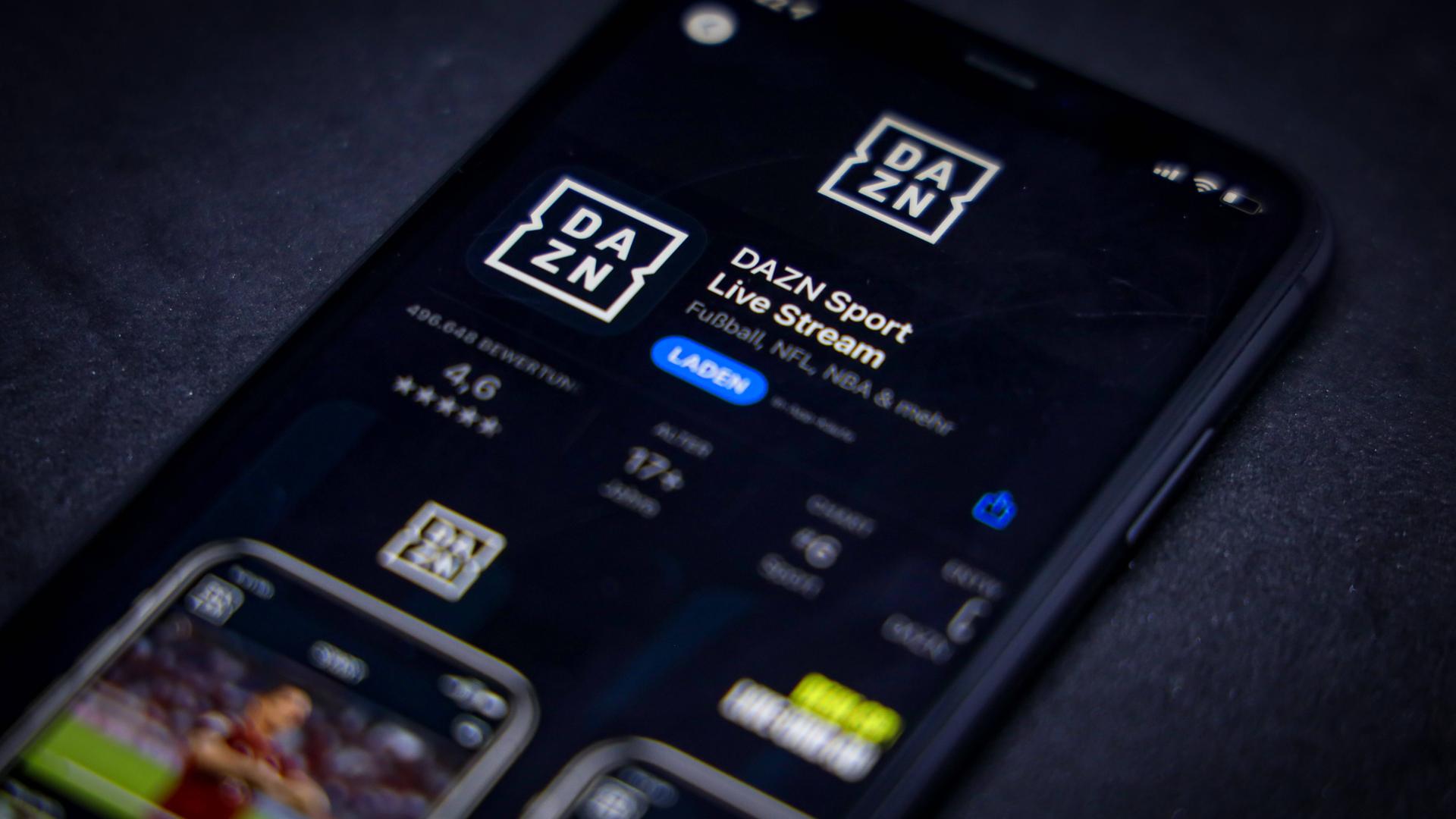 Auf einem iPhone wird die Streaming-App von DAZN angezeigt Auf einem iPhone wird die Streaming-App von DAZN angezeigt