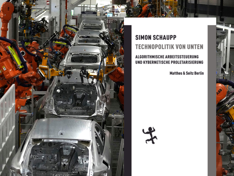 Das Buchcover von Simon Schaupp: „Technopolitik von unten: Algorithmische Arbeitssteuerung und kybernetische Proletarisierung“ vor einer Roboterwerkstrasse in einer Autofabrik