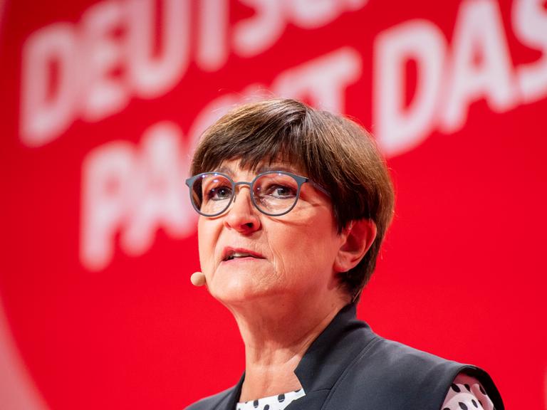 Saskia Esken, SPD-Bundesvorsitzende, bei der Eröffnung vom SPD-Debattenkonvent am 5. November 2022