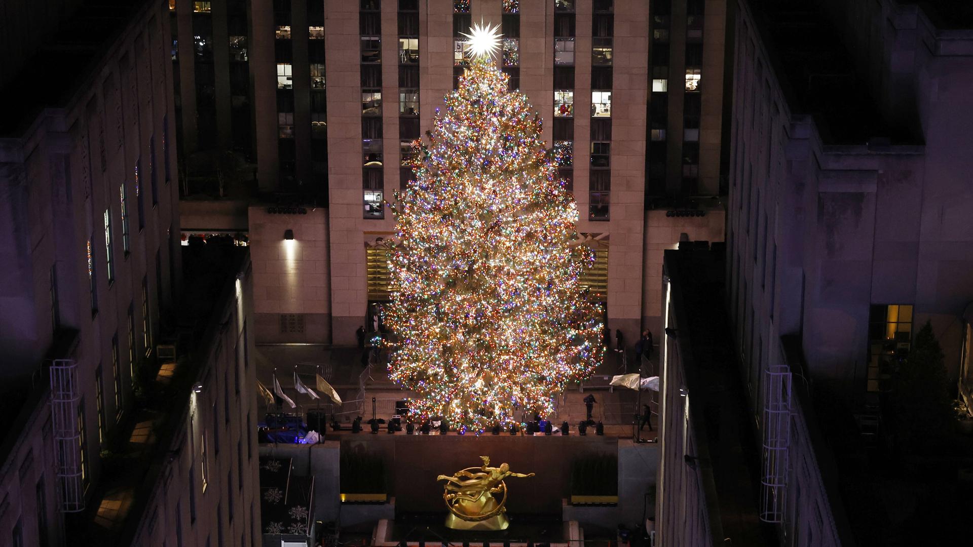 Lichter am RockefellerWeihnachtsbaum in New York angeschaltet Lichter am RockefellerWeihnachtsbaum in New York angeschaltet