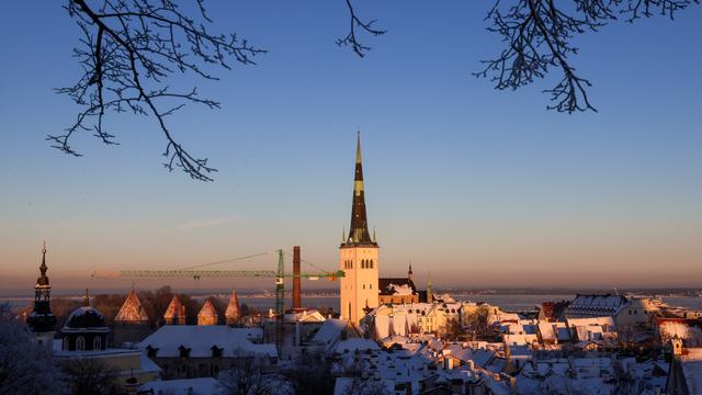 Tallinn im Schnee: Blick auf die St.-Olaf-Kirche