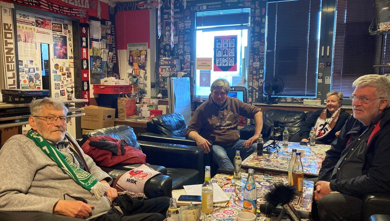 Treffen der weiß-braunen Kaffeetrinker*innen in Hamburg Treffen der weiß-braunen Kaffeetrinker*innen in Hamburg