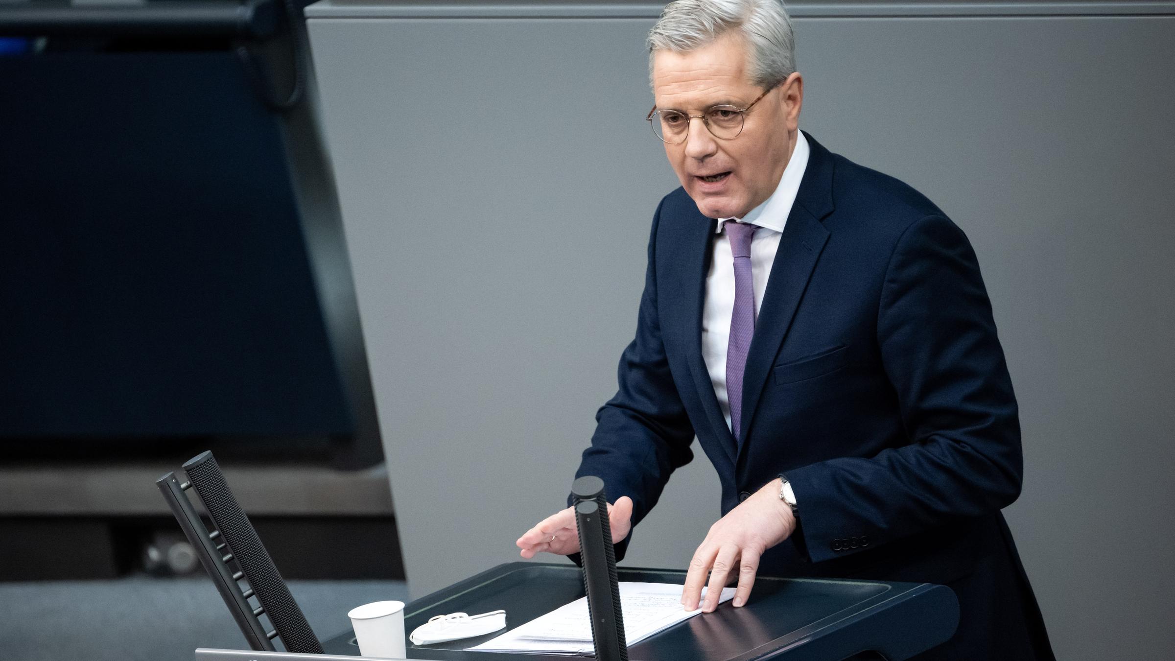 Norbert Röttgen \(CDU\) spricht bei der Plenarsitzung im Deutschen Bundestag