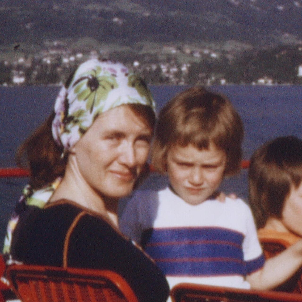 Annie Ernaux: „Die Super-8 Jahre“ – Familiengeschichte und Selbstfindung einer Autorin