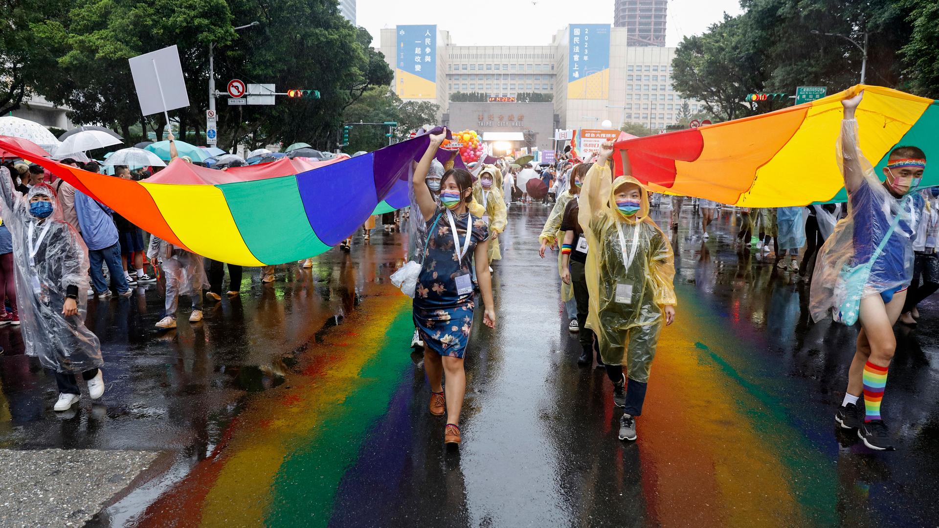 120.000 Menschen Bei Der Größten LGBT-Parade In Ostasien