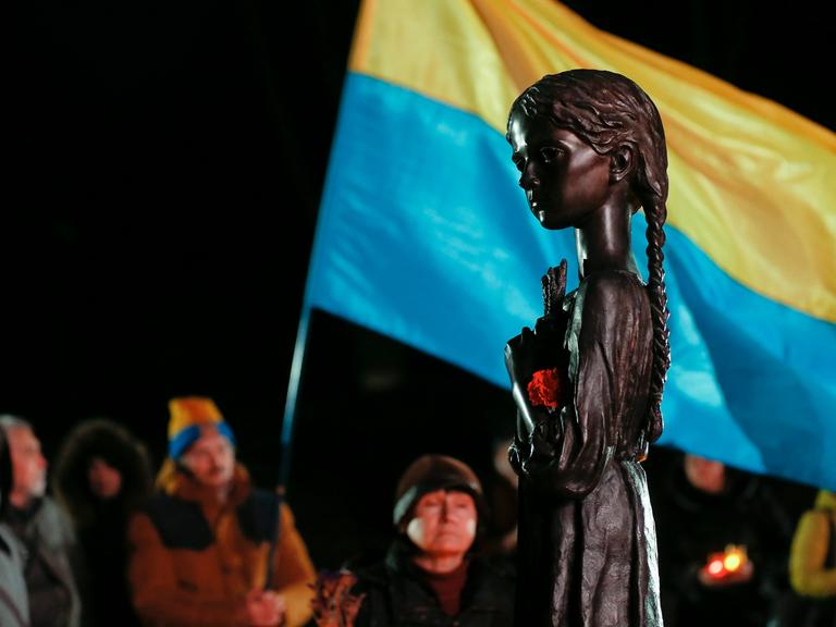 Ukrainer während des Gedenkens an die Opfer des Holodomor 1932-1933. 