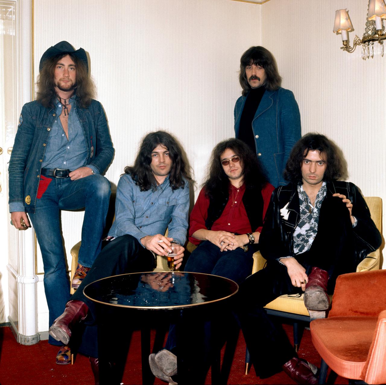 Deep Purple posieren für Fotos in einem Hotel in Kopenhagen im März 1972. Deep Purple posieren für Fotos in einem Hotel in Kopenhagen im März 1972.