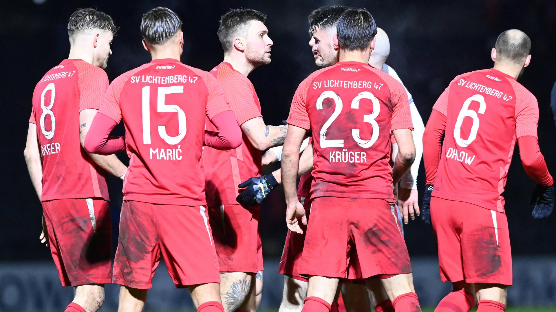 Spieler des SV Lichtenberg 47 im Spiel gegen den BFC Dynamo in der Regionalliga Nordost Spieler des SV Lichtenberg 47 im Spiel gegen den BFC Dynamo in der Regionalliga Nordost