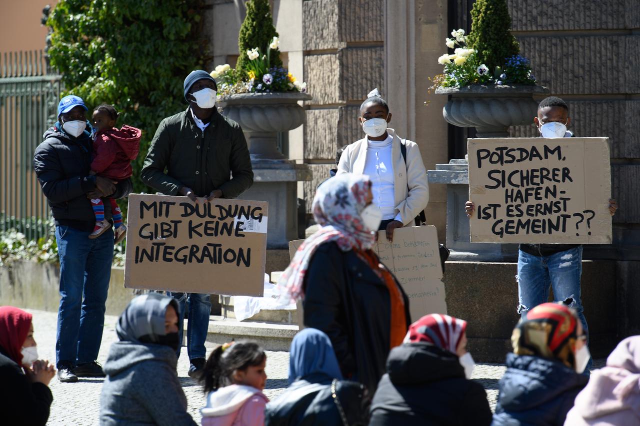 Protest gegen Abschiebung und Kettenduldung in Potsdam, April 2021 Protest gegen Abschiebung und Kettenduldung in Potsdam, April 2021