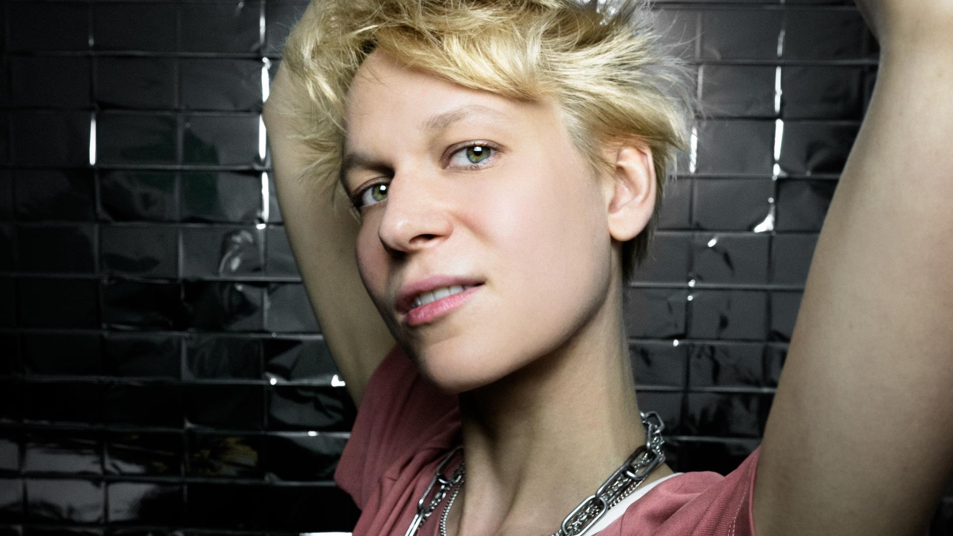 Porträt der Musikerin Kid be Kid Porträt der Musikerin Kid be Kid