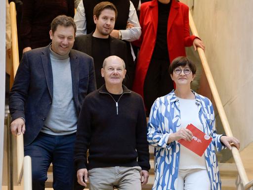 Die Politiker Lars Klingbeil, Kevin Kühnert, Olaf Scholz und Saskia Esken beim Pressetermin zur Klausur der SPD-Spitze zum Jahresauftakt im Willy-Brandt-Haus.