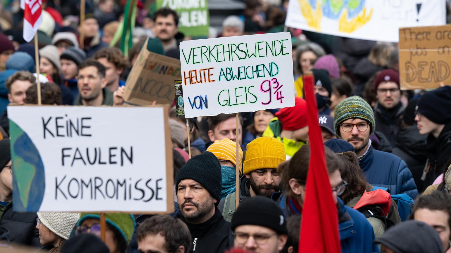 Klimaschutz - Fridays For Future Meldet Mehr Als 220.000 Menschen Bei ...