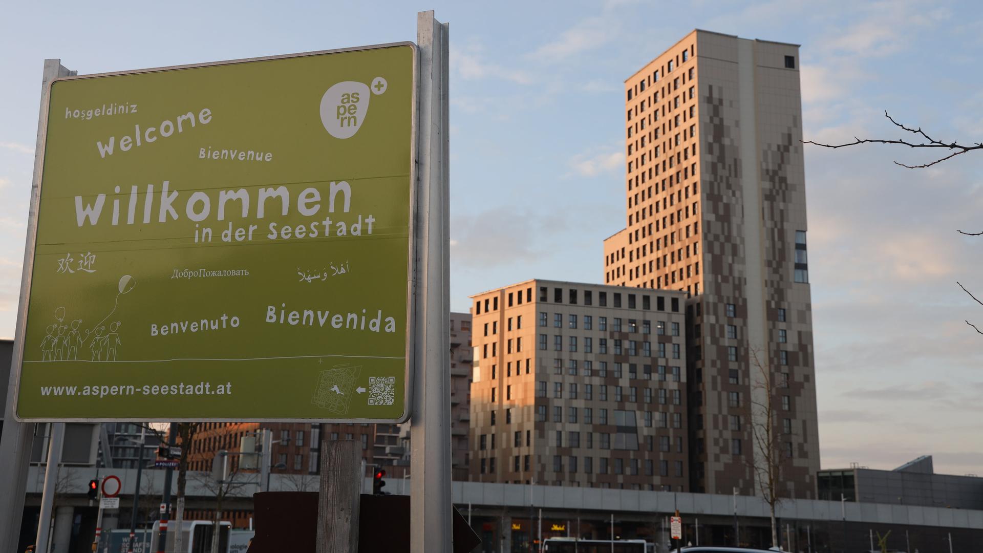 Willkommensschild im Stadtentwicklungsgebiet Seestadt in Wien Willkommensschild im Stadtentwicklungsgebiet Seestadt in Wien