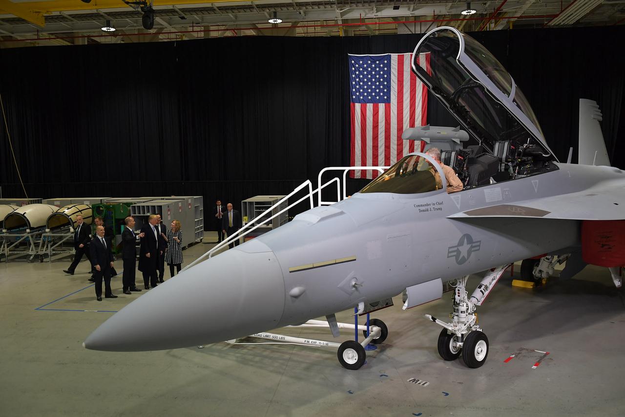 Das EA-18 Growler Kampfflugzeug bei einer Präsentation im Jahr 2018 Das EA-18 Growler Kampfflugzeug bei einer Präsentation im Jahr 2018
