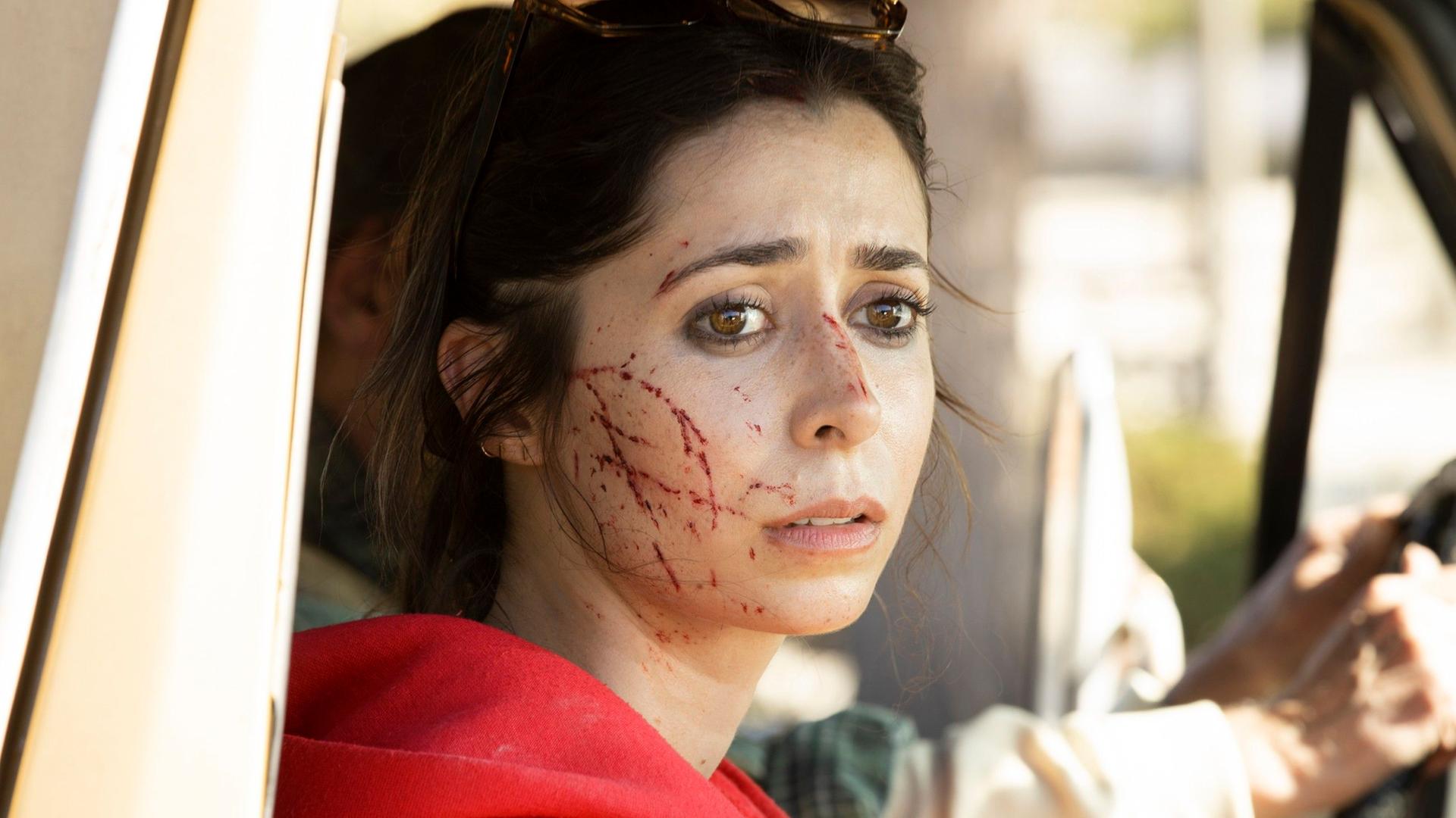 Cristin Milioti mit blutverschmiertem Gesicht Cristin Milioti mit blutverschmiertem Gesicht