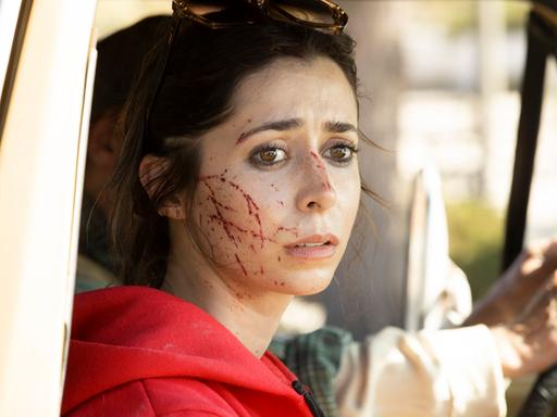 Cristin Milioti mit blutverschmiertem Gesicht