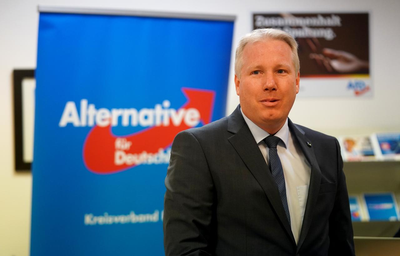 AfD-Spitzenkandidat Jörg Nobis steht in der Parteizentrale kurz vor der Vorstellung der Wahlkampagne zur Landtagswahl
