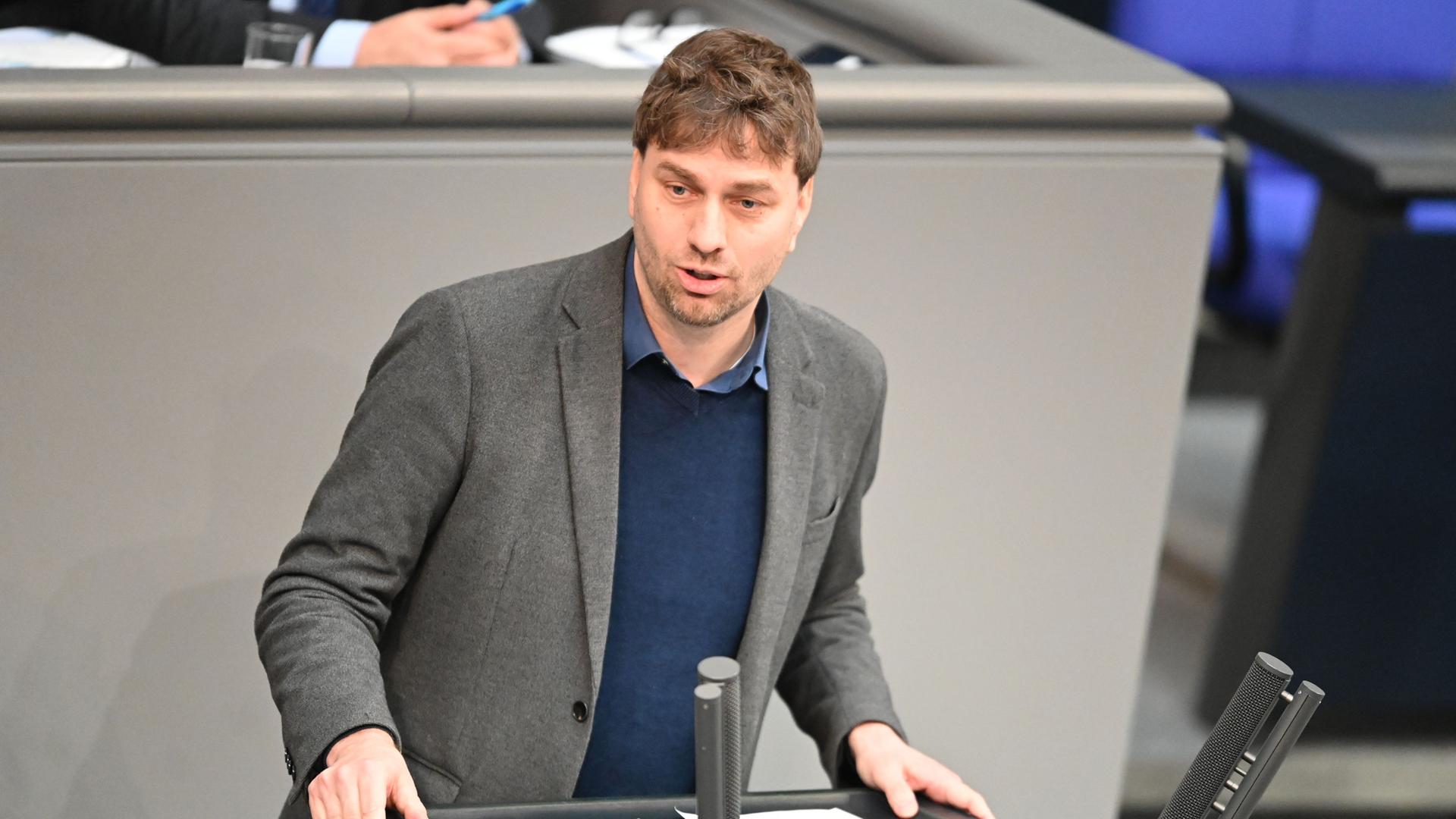 Stefan Gelbhaar (Bündnis 90/Die Grünen), Mitglied des Deutschen Bundestags, spricht im Plemun.