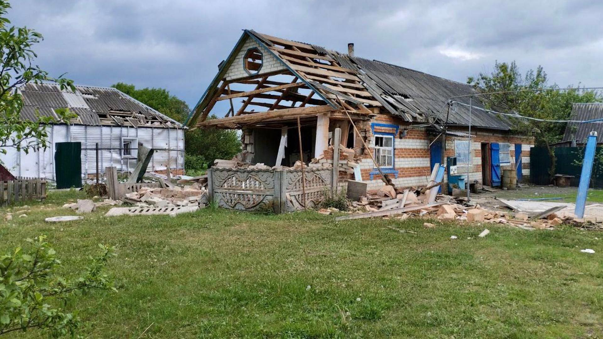Ein zerstörtes Haus in der russischen Grenzegion Belgorod. 