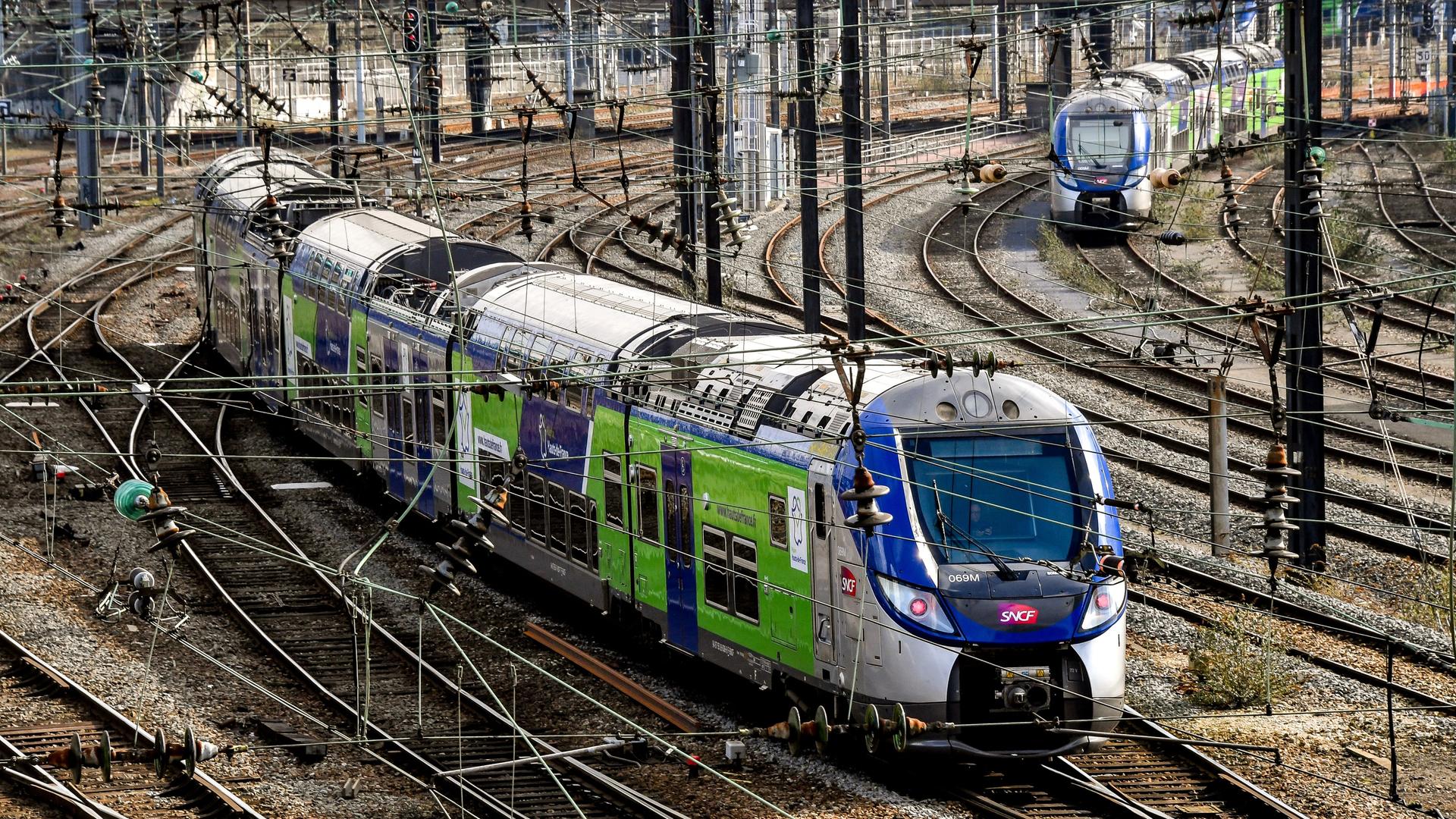 Ein Regionalexpresszug (TER) der französischen Staatsbahn SNCF in Lille Ein Regionalexpresszug (TER) der französischen Staatsbahn SNCF in Lille