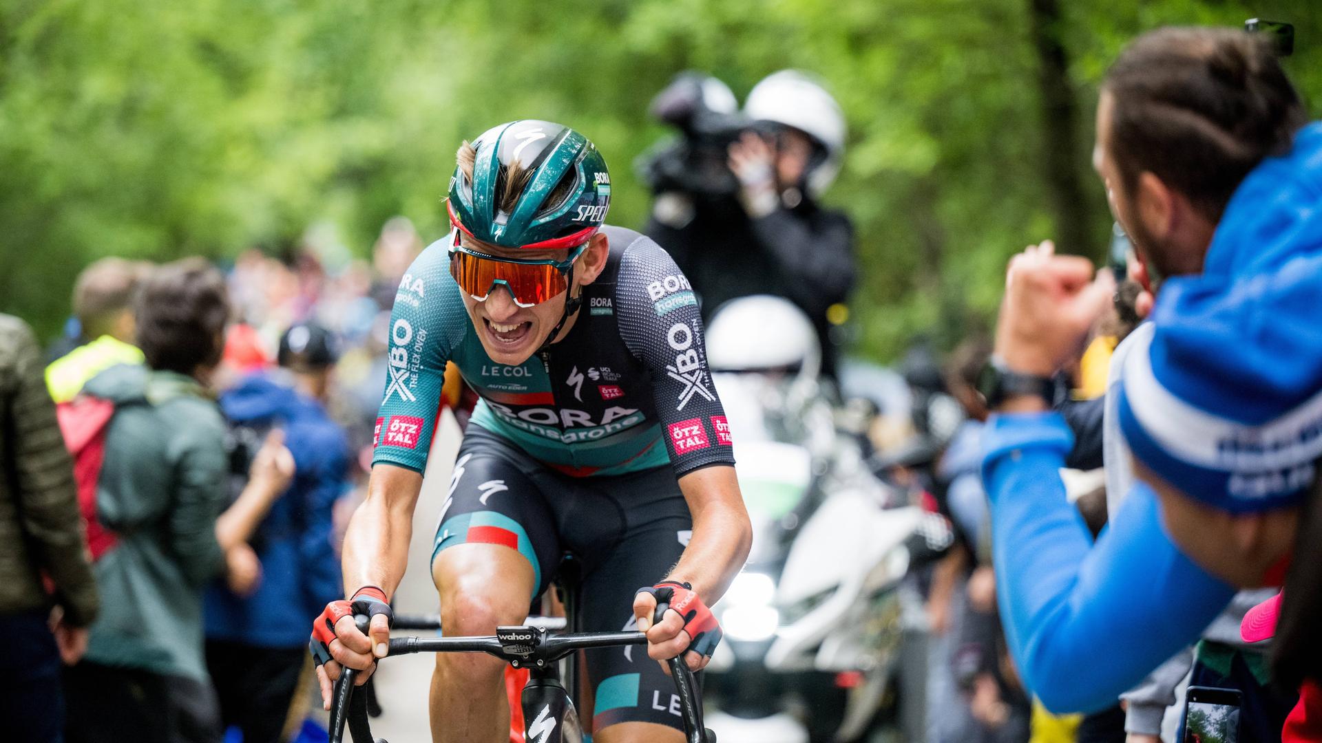 Der deutsche Radprofi Lennard Kämna (Bora-hansgrohe) bewältigt eine Etappe des Giro d'Italia 2023.