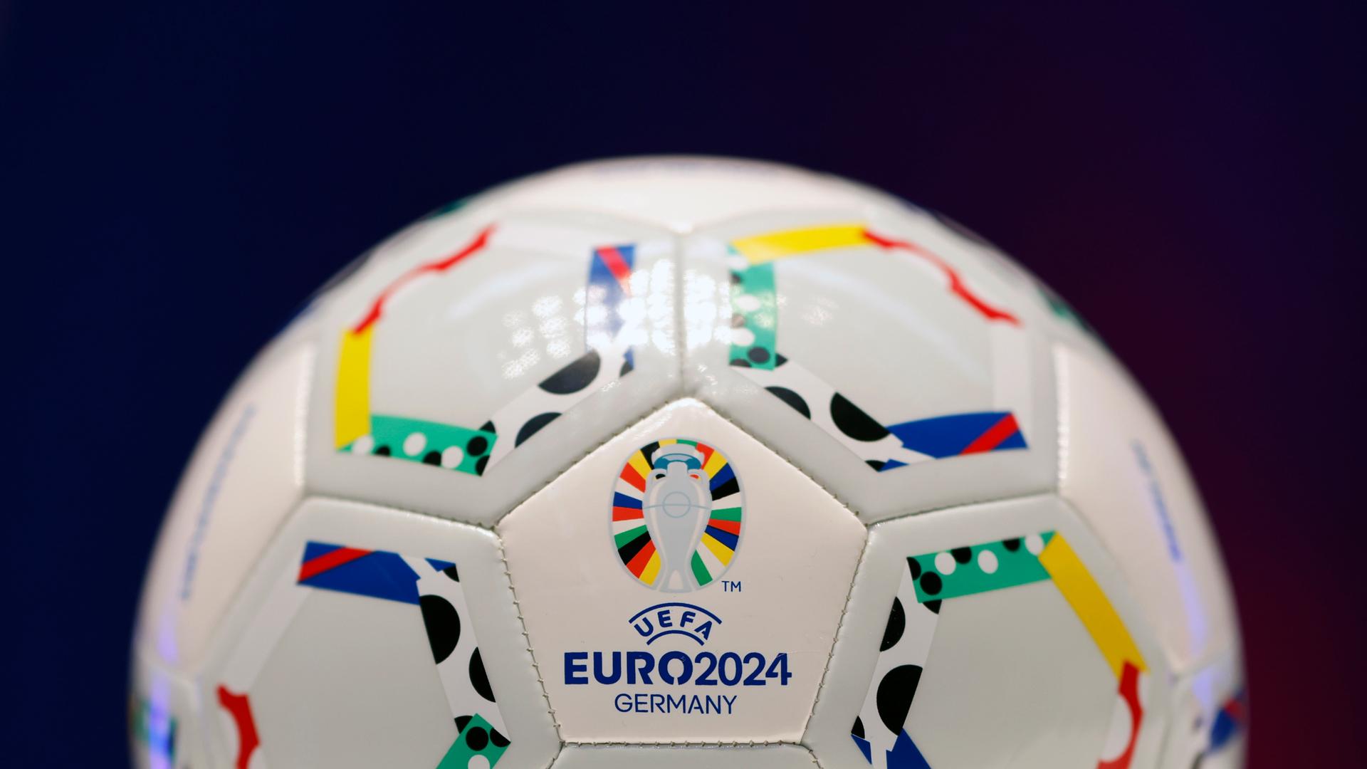 Die Fußball-Europameisterschaft findet 2024 in Deutschland statt. Die Fußball-Europameisterschaft findet 2024 in Deutschland statt.