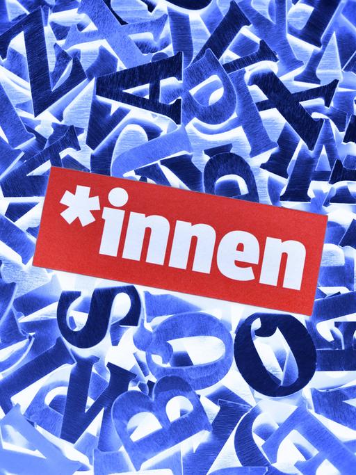 Gendersternchen und Schriftzug "Innen" auf Buchstaben