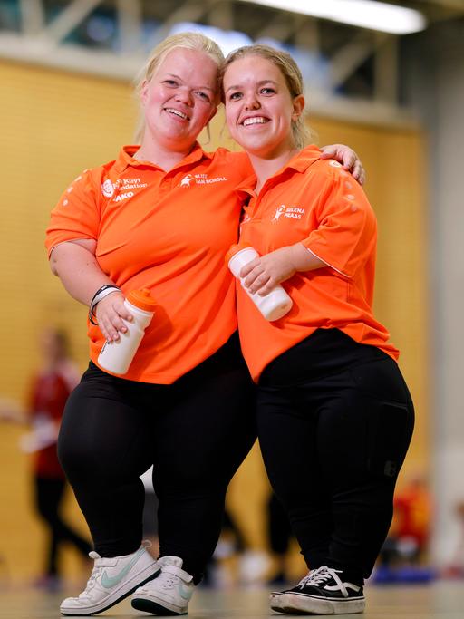 Die Niederländerinnen Elise van Schöll und Selena Praas haben im Boccia an den World Dwarf Games teilgenommen.