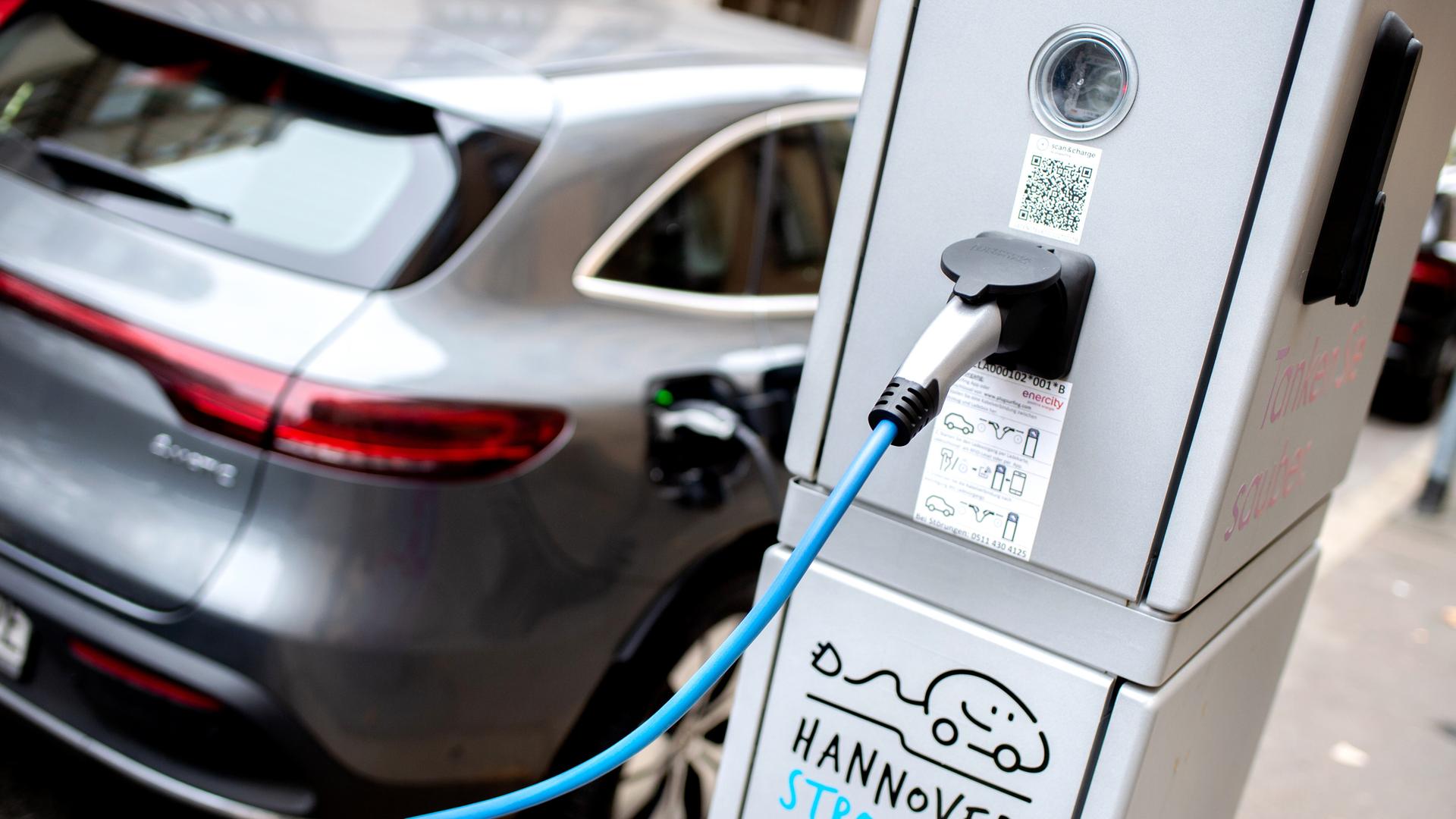 Ladestationen E-Autos - Länder im Osten und Südosten hinken laut Medienbericht beim Ausbau der Infrastruktur hinterher