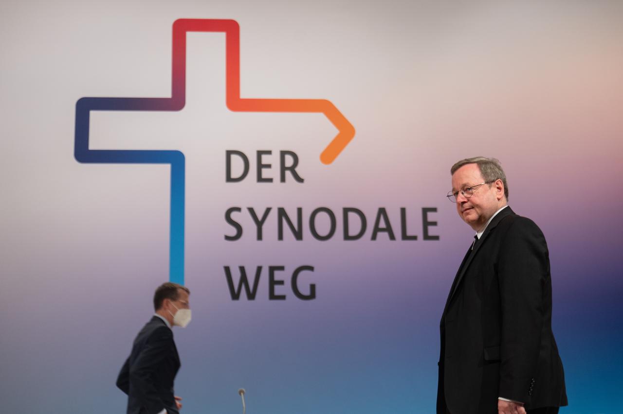 Georg Bätzing bei der Dritten Synodalversammlung der deutschen Katholiken Georg Bätzing bei der Dritten Synodalversammlung der deutschen Katholiken