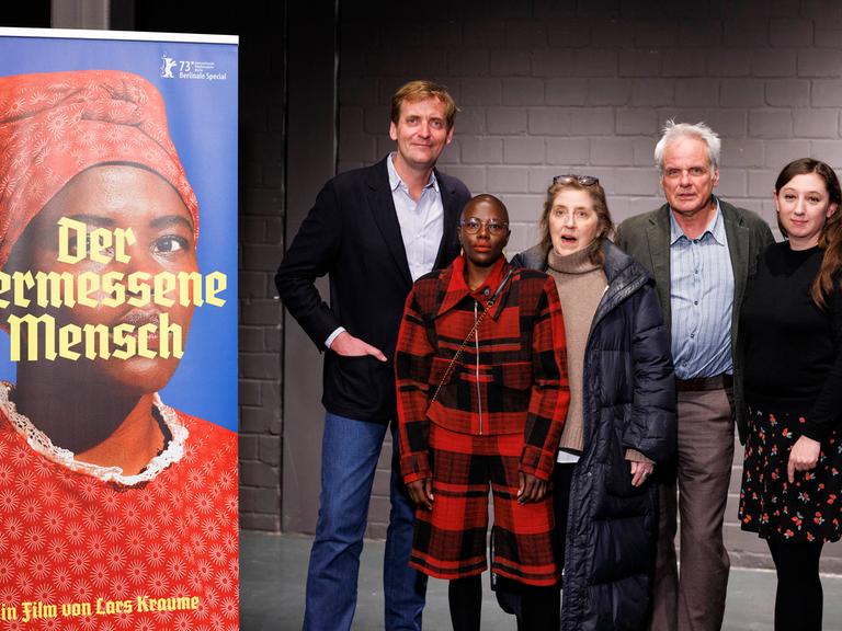 Schauspielerin Girley Charlene Jazama und Produzent Thomas Kufus sowie weitere Mitglieder des Teams bei der NRW-Premiere des Films "Der vermessene Mensch".