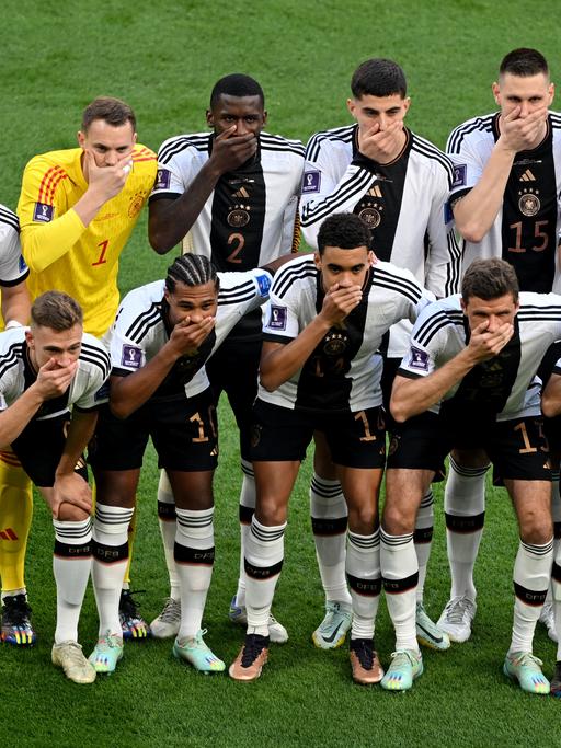 Die deutsche Mannschaft beim Teamfoto vor dem ersten Vorrundenspiel gegen Japan