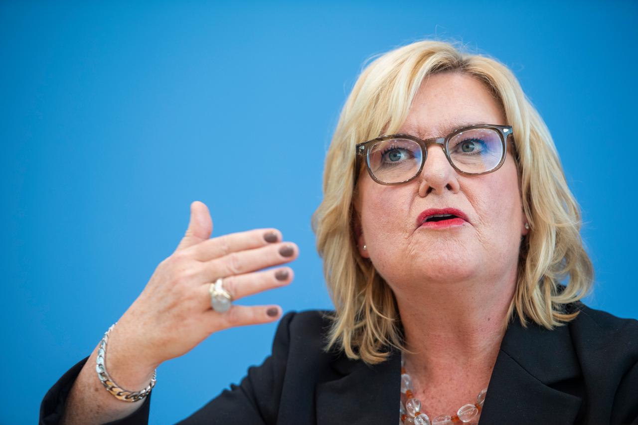 Die Wehrbeauftragte des Bundestages, Eva Högl (SPD), in der Bundespressekonferenz. Die Wehrbeauftragte des Bundestages, Eva Högl (SPD), in der Bundespressekonferenz.