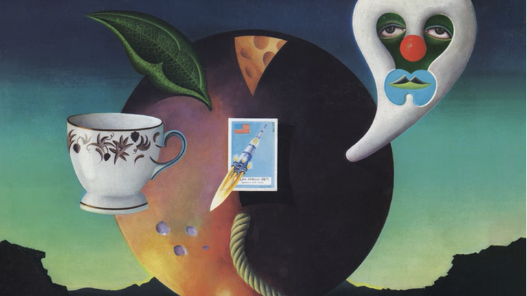 Albumcover mit einer gemalten Darstellung eines Mondes, eines Clowngesichtes, einer Tasse, eines grünen Blattes und einer Briefmarke mit einer Rakete und der amerikanische Flagge darauf.