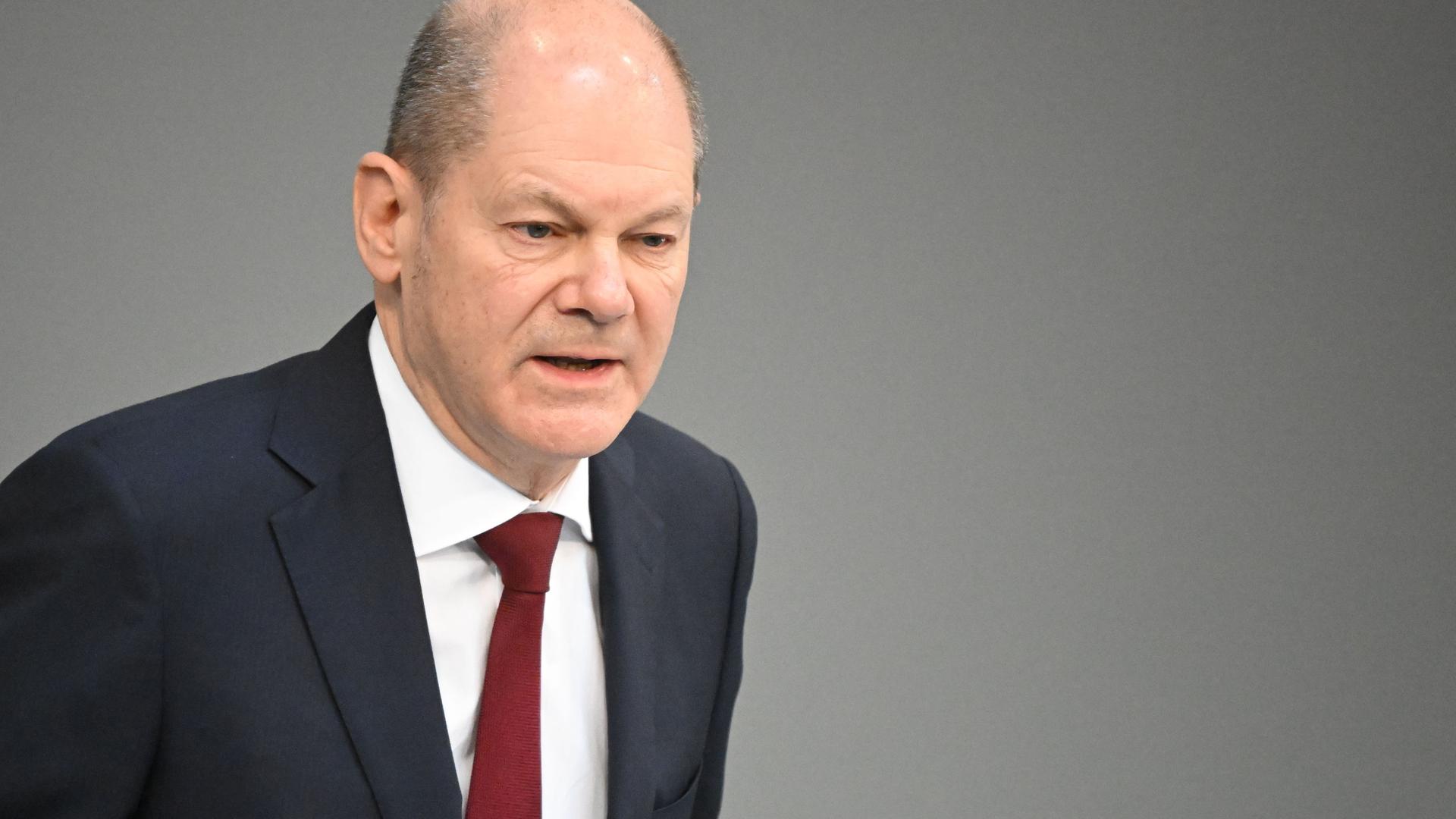 Ein Jahr Krieg In Der Ukraine - Bundeskanzler Scholz Sichert Kiew ...