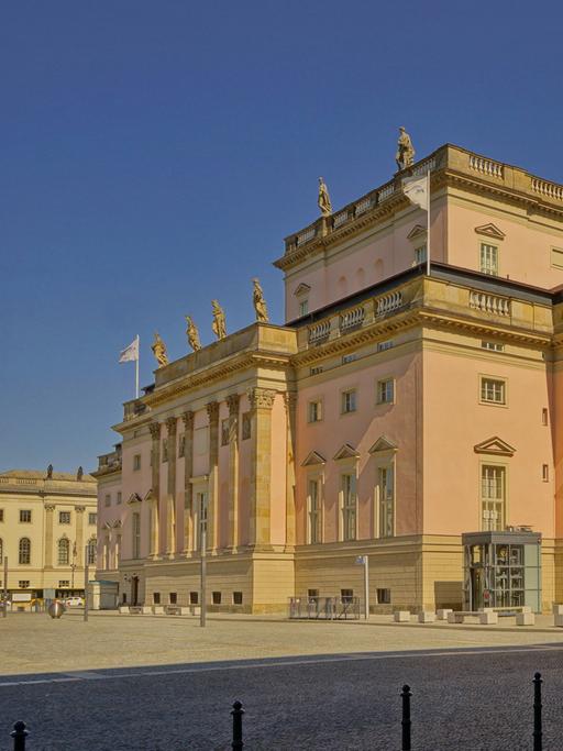 Das Gebäude der Deutschen Staatsoper Unter den Linden in Berlin.